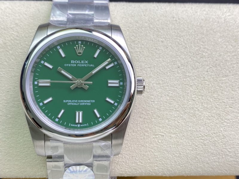 グリーン ロレックス 激安 通販 オイスターパーペチュアル 126000 新色登場