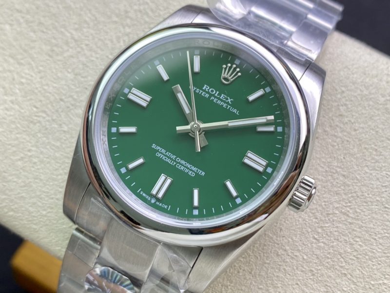 グリーン ロレックス 激安 通販 オイスターパーペチュアル 126000 新色登場[1]