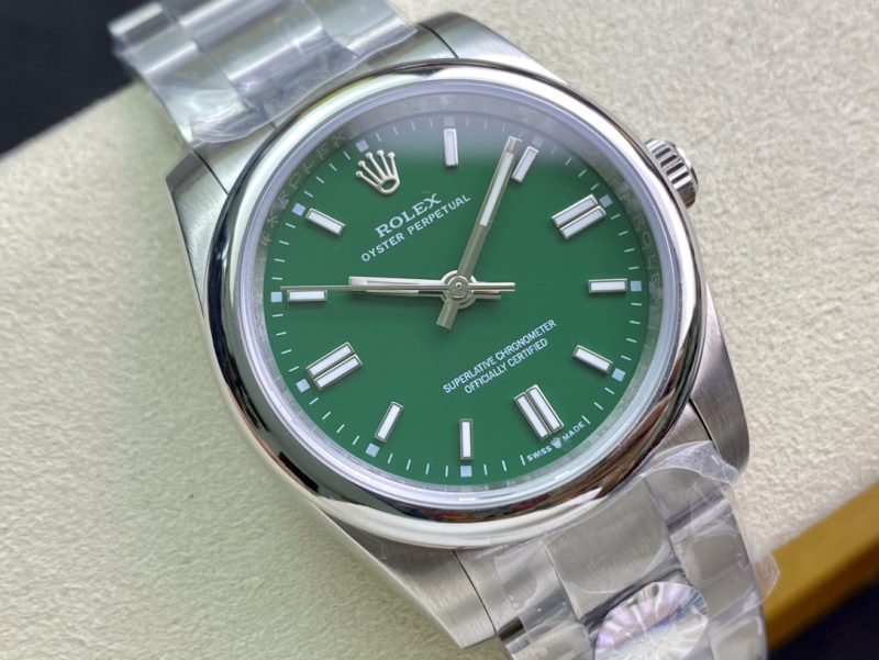 グリーン ロレックス 激安 通販 オイスターパーペチュアル 126000 新色登場[2]