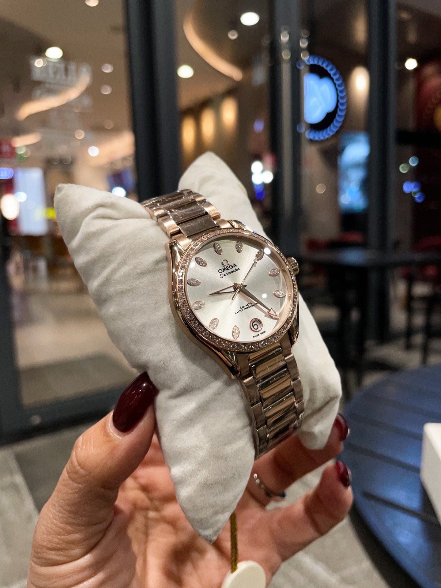 オメガ シーマスター 34mm レディーススーパーコピー時計 マザーオブパール197394[1]