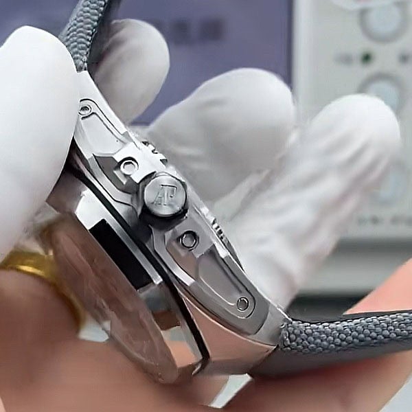 オーデマ ピゲ Ref. 26656TI.GG.D019VE.01ロイヤル オーク トゥールビヨン “コンパニオン” 高級腕時計[4]