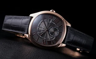 2016年 カルティエ スーパーコピー 新作 ドライブ ドゥ カルティエ PG グレーダイアル CRWGNM0004 時計