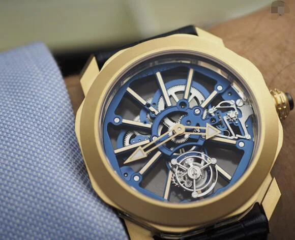 ブルガリブランド時計コピーオクト ローマ トゥールビヨン サファイア103157