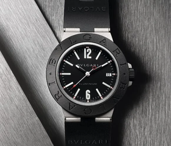 新作ブルガリコピー アルミニウム ブラックダイアル SAP103445