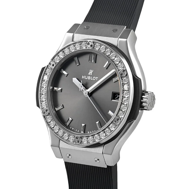 ウブロスーパーコピーダイヤモンド クラシックフュージョン時計 レーシンググレー  581.NX.7071.RX.1104