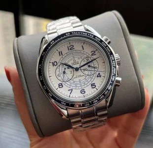 オメガ 329.30.43.51.02.001スピードマスター全自動機械を搭載