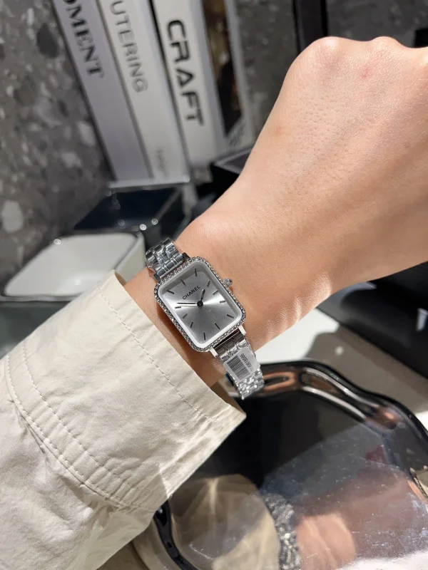 ブランド シャネルN級品プルミエール実物撮影H502120 スタイリッシュなスクエア[1]