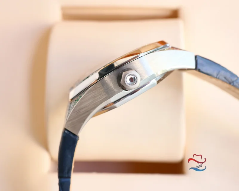 オーデマ ピゲスーパーコピー時計 最高級42mm ステップカットダイヤモンド 豪華でキラキラ輝く2926YU22.920.10[5]