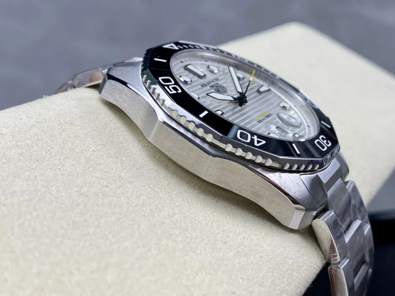 タグ・ホイヤーコピー時計 アクアレーサー 機能性良 自動巻き 43MM WBP201C.BA0632[2]