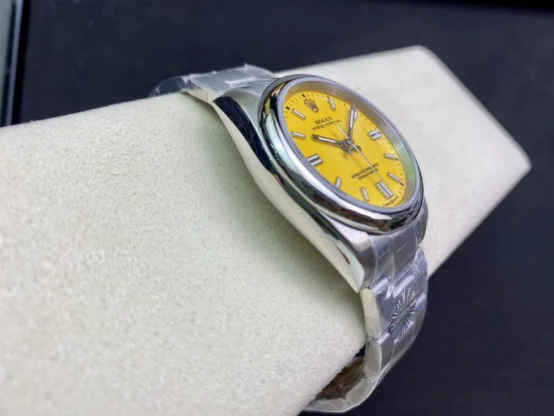 イエロー ロレックススーパーコピー時計 オイスターパーペチュアル 126000 36MM素敵な[5]