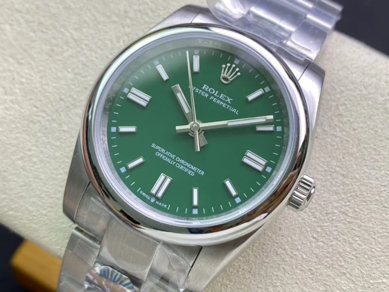 グリーン ロレックス 激安 通販 オイスターパーペチュアル 126000 新色登場[1]