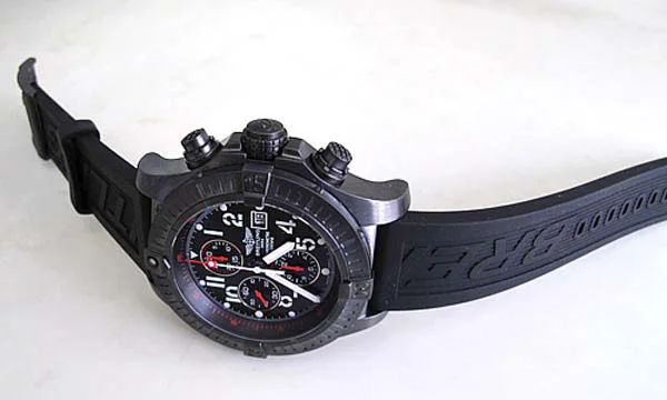 (BREITLING)腕時計ブライトリング 人気 コピー スーパーアベンジャーブラックスティール A337B30DPB