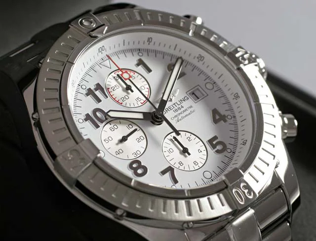 ブライトリングスーパーコピー 時計 アベンジャー 白 BNL2323