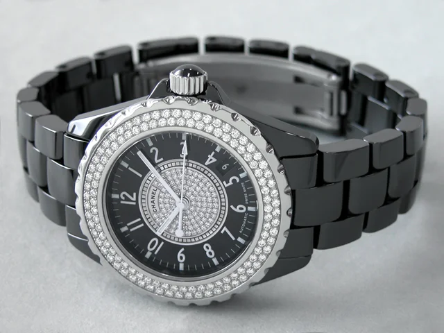 シャネル CHANEL時計 J12 38mm　ブラックセラミック　ベゼル?文字盤センターダイヤ ブラック/センターダイヤ H1709