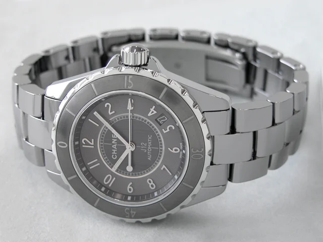シャネル CHANEL時計 J12　クロマティック 38mm　チタンセラミック グレー H2979