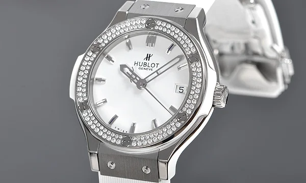 (HUBLOT)ウブロ ブランドコピー クラシック フュージョン ジルコニウム 561.ZW.2010. RW.1104