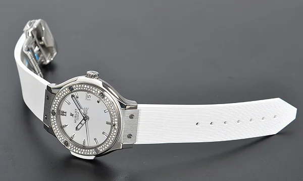 (HUBLOT)ウブロ ブランドコピー クラシック フュージョン ジルコニウム 561.ZW.2010. RW.1104