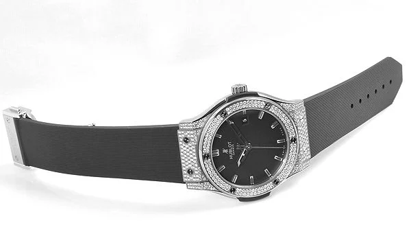 (HUBLOT)ウブロ ランドコピー クラシック フュージョン ジルコニウム パヴェ 542.ZX.1170.RX.1704