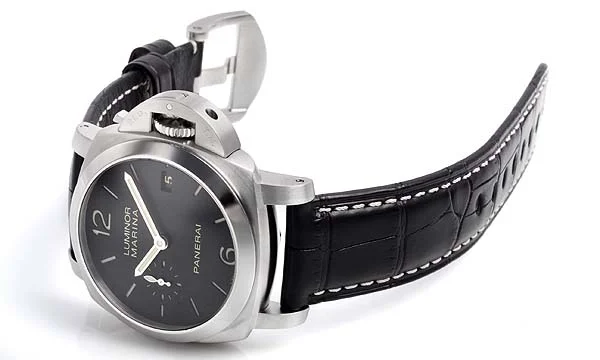 パネライ(PANERAI) コピー時計 ルミノール1950マリーナ3デイズ オートマチック42㎜ PAM00392