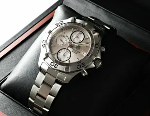 ブランド タグ·ホイヤー アクアレーサークロノ デイト CAF2111.BA0809 スーパーコピー 時計