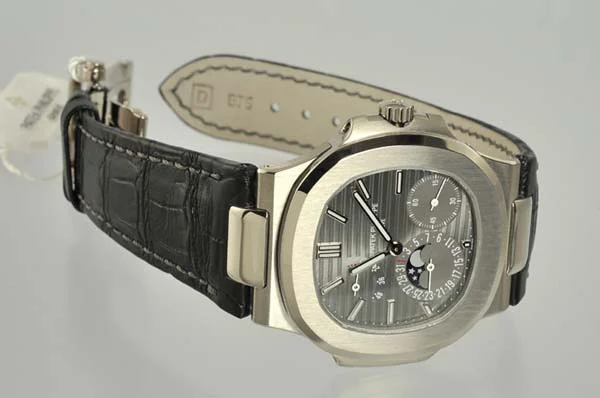 パテックフィリップ 腕時計コピー Patek Philippeノーチラス パワーリザーブ ムーンフェイズ　5712G