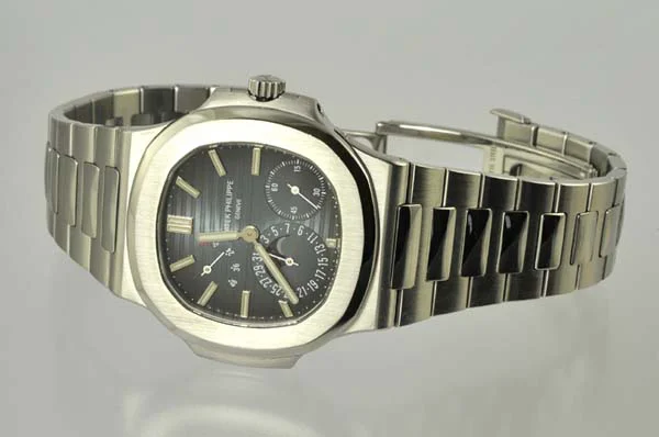 パテックフィリップ 腕時計コピー Patek Philippeノーチラス パワーリザーブ ムーンフェイズ 5712/1A